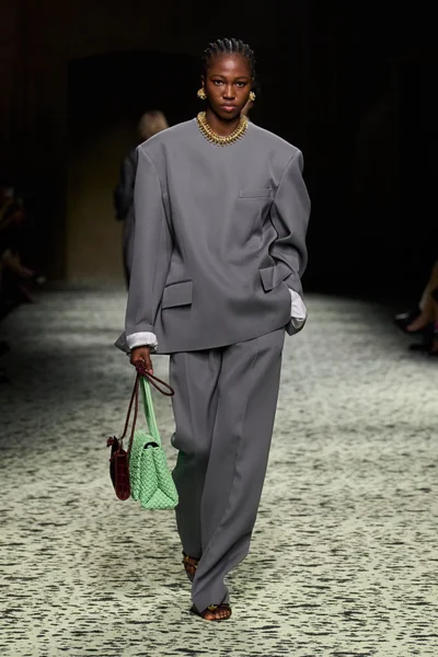 Look 18